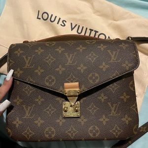 Louis Vuitton Pochette Métis